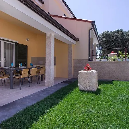 Charming Aurora With Private Pool 200m From The For Up To 10 Persons - Wiibuk