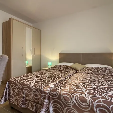 Charming Aurora With Private Pool 200m From The For Up To 10 Persons - Wiibuk *