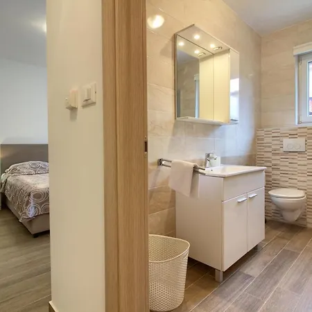 Charming Aurora With Private Pool 200m From The For Up To 10 Persons - Wiibuk