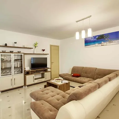 Villa Charming Aurora With Private Pool 200m From The For Up To 10 Persons - Wiibuk *