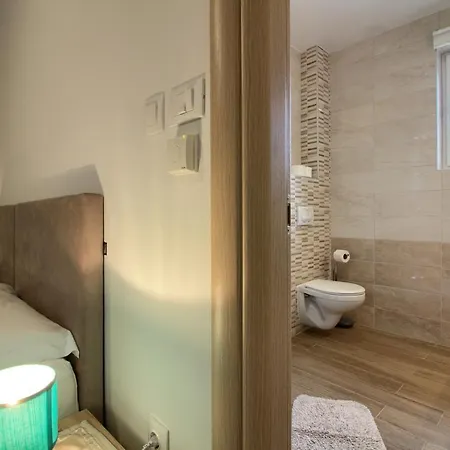 Villa Charming Aurora With Private Pool 200m From The For Up To 10 Persons - Wiibuk