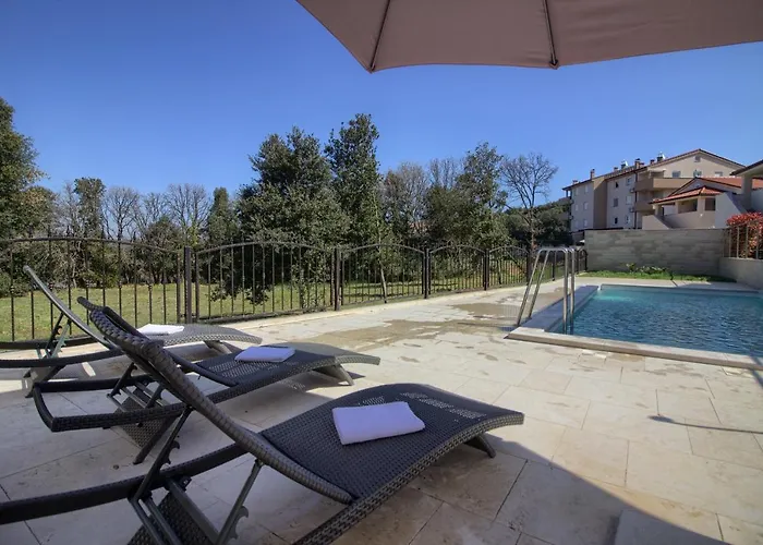 Charming Aurora With Private Pool 200m From The For Up To 10 Persons - Wiibuk Villa