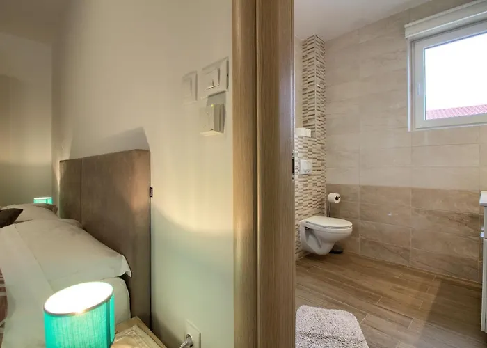 Villa Charming Aurora With Private Pool 200m From The For Up To 10 Persons - Wiibuk